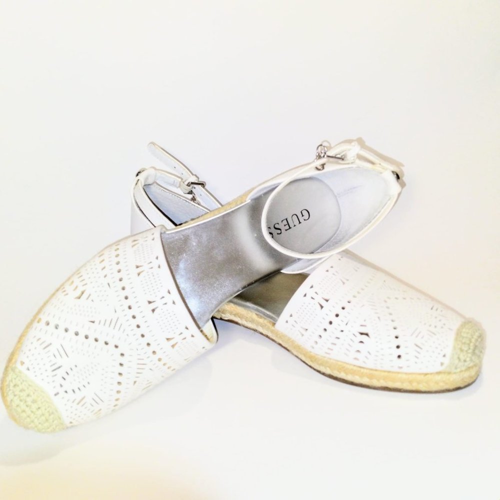 Women's, Guess Off White Print With Beige Trim Size 8M